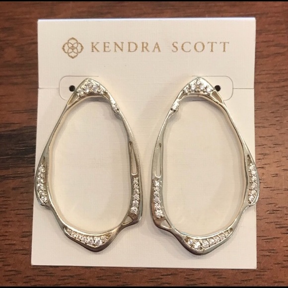 Kendra Scott Jewelry - Kendra Scott Livie Earrings. Gold
